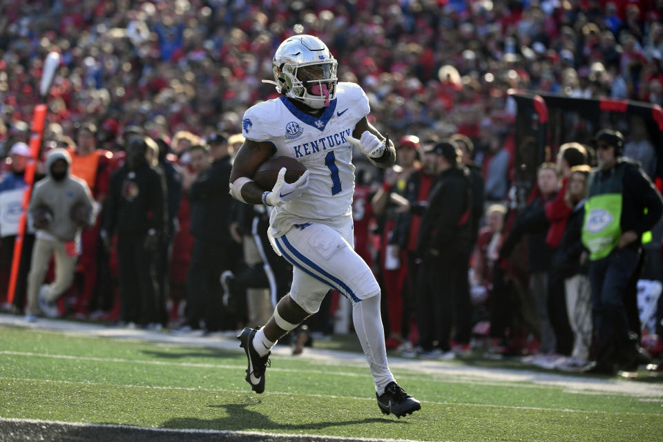 FILE - Kentucky running back Ray Davis (1) runs in for a touchdown during the second half of an NCAA college football game against Louisville in Louisville, Ky., Saturday, Nov. 25, 2023. Kentucky will face Clemson in the Gator Bowl. (AP Photo/Timothy D. Easley, File)