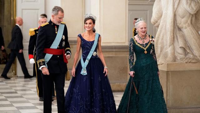 Queen Letizia debuts green Zara floral printed midi dress - Queen