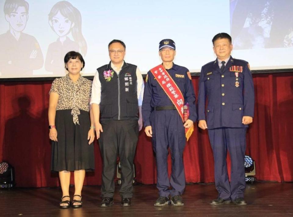 中市警交大向群欽組長榮膺警察局模範警察獲表揚。(圖/記者謝榮浤翻攝)