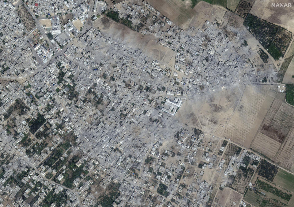 Esta fotografía proporcionada por Maxar Technologies muestra el daño a los edificios y estructuras en el vecindario de Izbat Beit Hanoun, en el norte de la Franja de Gaza, el 21 de octubre de 2023, tras ataques aéreos israelíes en represalia por un asalto de Hamás en Israel el 7 de octubre. (Satellite image ©2023 Maxar Technologies vía AP)