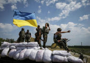 Ukrainian troops are pictured near the eastern Ukrainian town of Seversk July 12, 2014. REUTERS/Gleb Garanich