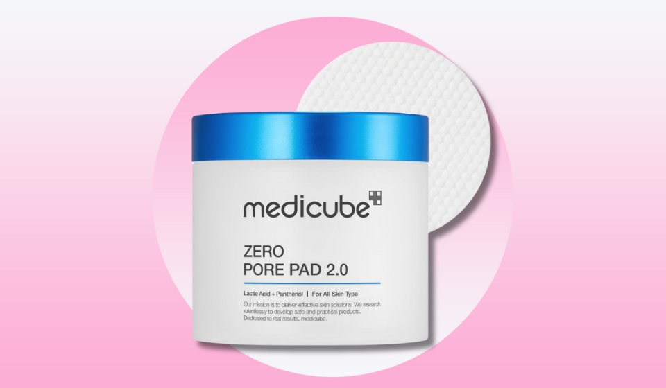 jar of Medicube Zero Pore Pads with an example round pore pad