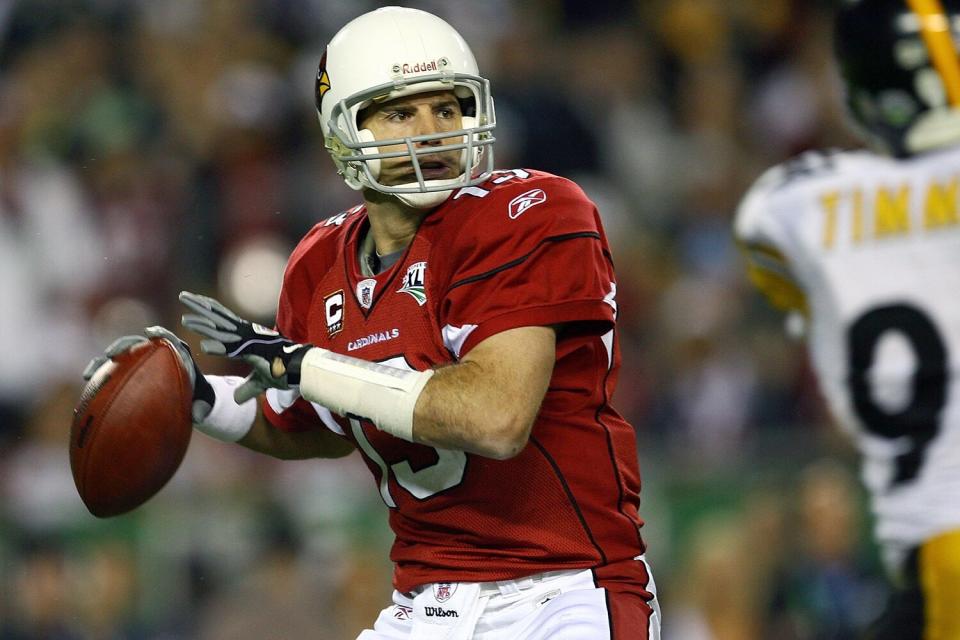 Kurt Warner #13 of the Arizona Cardinals throws a pass against the Pittsburgh Steelers during Super Bowl XLIII