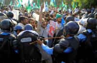 <p>Demonstrators try to break through police lines as they protest against Myanmar’s persecution of Rohingya Muslims in Islamabad, Pakistan, Sept. 8, 2017. (Photo: Caren Firouz/Reuters) </p>