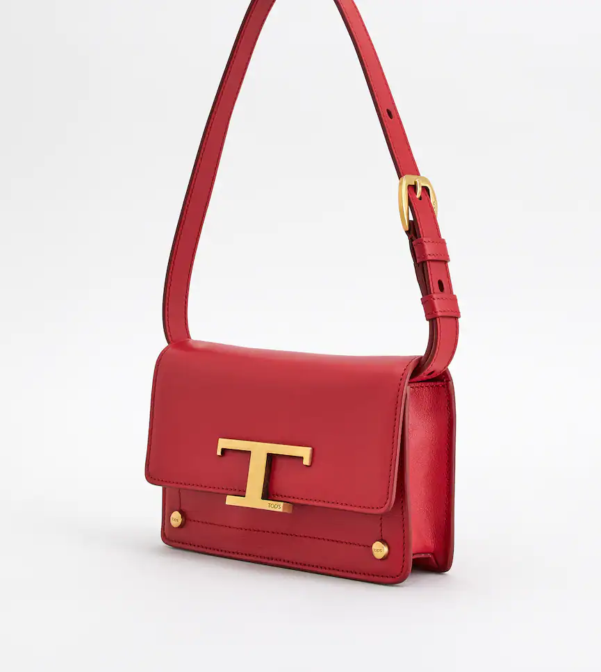 TOD'S T Timeless紅色腰包，NT$39,900。（迪生提供）