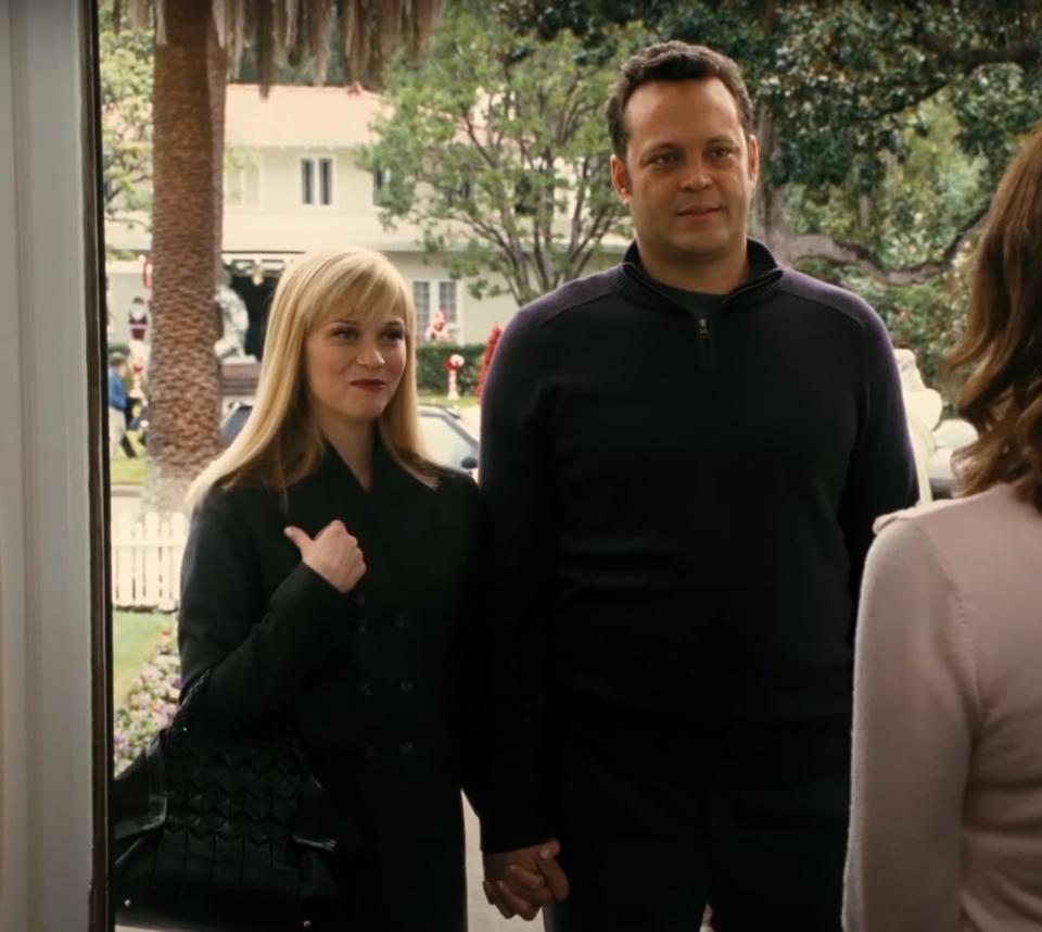 Reese Witherspoon and Vince Vaughn as Kate and Brad greet Kate's mom