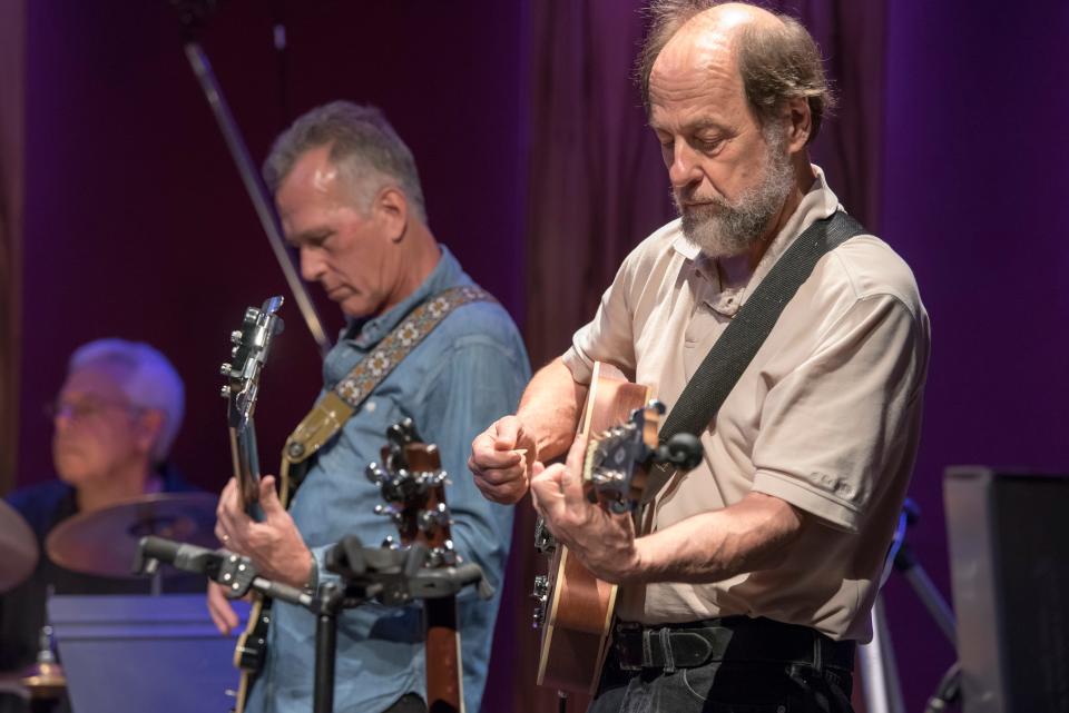 David Ottenberg and Bob McPeek play at the Mirror Image 40th Anniversary Celebration in Gainesville in 2017.