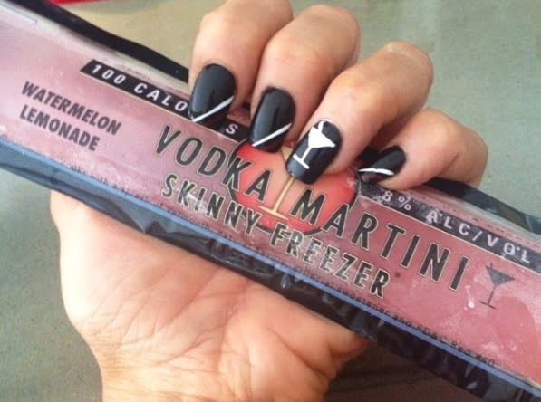 These vodka popsicles are only 100 calories, but what exactly is in them? Spoiler alert: probably vodka. (Photo: Instagram slimchillers)