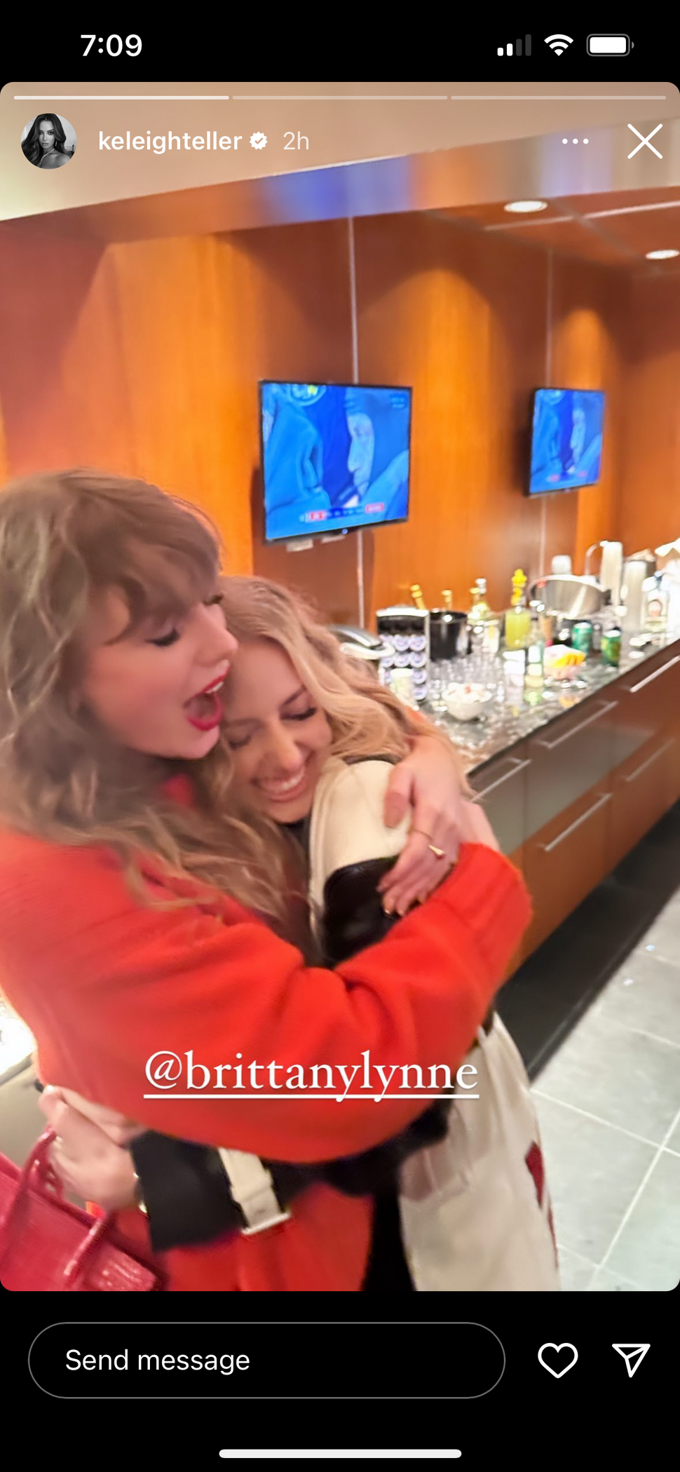 Taylor Swift and Brittany Mahomes