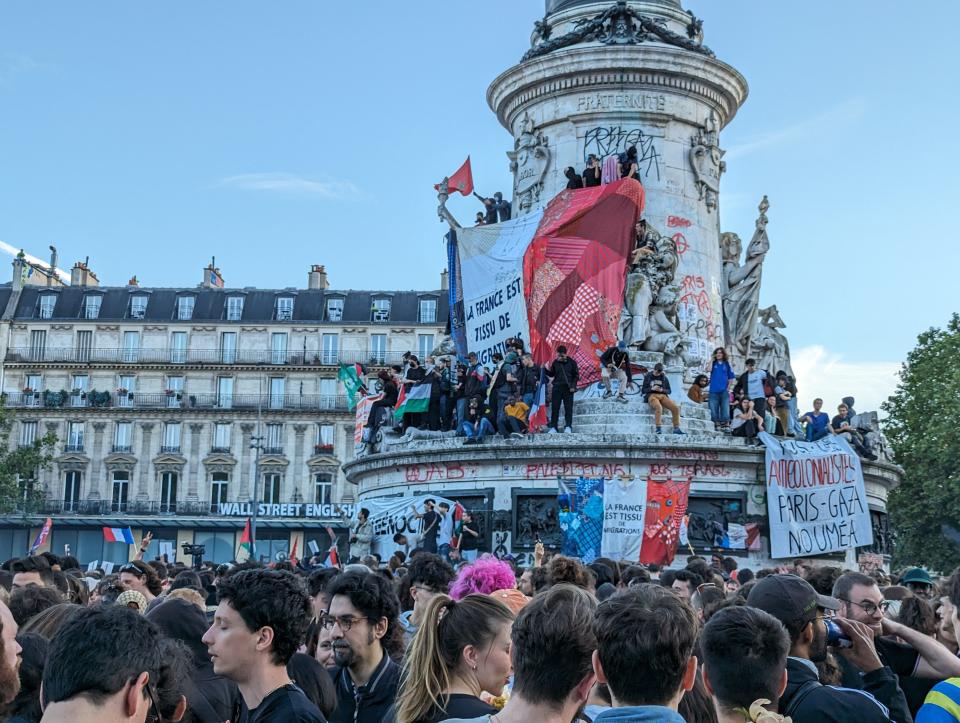 7月7日，大批市民上街慶祝左翼政黨勝利。(Photo by Luc Auffret/Anadolu via Getty Images)