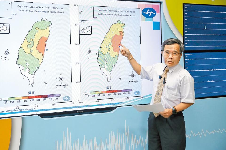 花蓮23日凌晨2時26分發生規模6地震，花蓮縣地區最大震度5弱，2時32分隨即又發生規模6.3地震，中央氣象署地震測報中心主任吳健富說明兩起地震的詳細情形。（黃世麒攝）