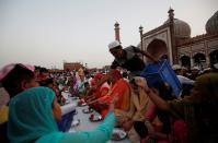 <p>A Muslim man distributes free iftar (breaking of fast) meals as charity on the first day of Ramadan at the Jama Masjid (Grand Mosque) in the old quarters of Delhi, India, May 28, 2017. (Adnan Abidi/Reuters) </p>