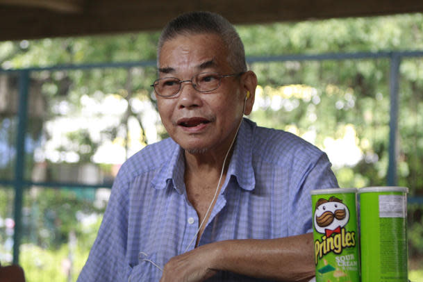 98-year-old snack seller Low Her Kee has watched small boys grow into 50-year-old married men. (Yahoo! photo/Marianne Tan)