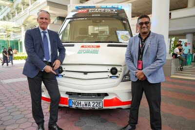 Photo 2: [left to right] HE Dr Peter Blomeyer, German Ambassador to Malaysia and Steven Penafort, Managing Director of First Ambulance standing in front of Malaysia’s first sustainable ambulance
