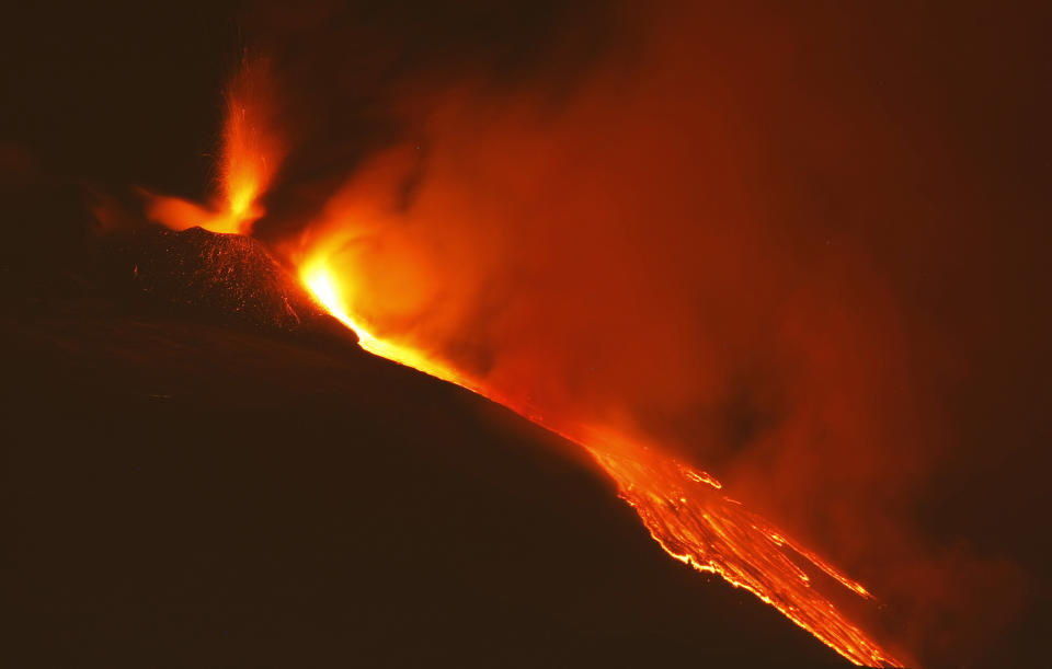 Mount Etna spews lava on the southern Italian island of Sicily October 23, 2011. Mount Etna is Europe's tallest and most active volcano. REUTERS/Antonio Parrinello (ITALY - Tags: ENVIRONMENT)