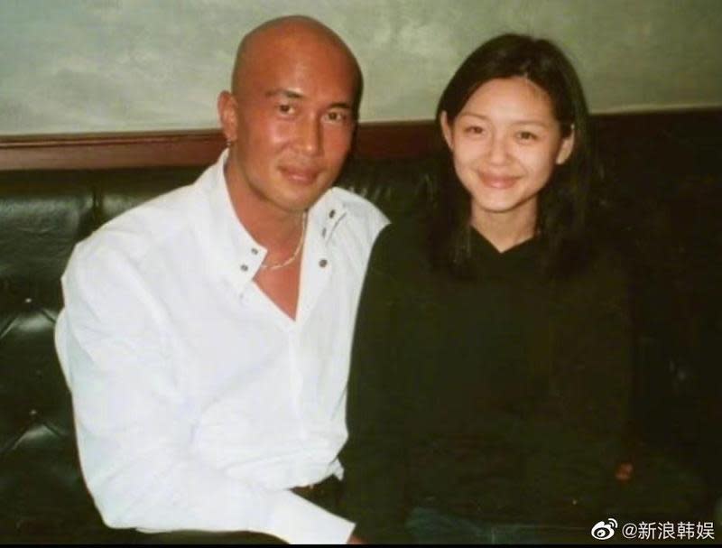本週最大娛樂新聞，當屬大S找回20年前男友具俊曄，並點頭再嫁，圖為兩人20年前合影。（網路圖片）