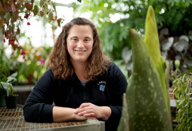 Foul smelling corpse flower blooming at GVSU - Yahoo Sports