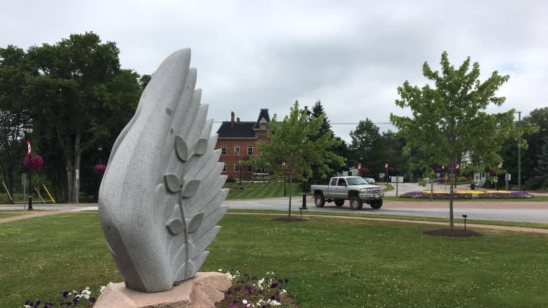 'Working like a caveman': Jim Boyd working on new sculpture for Hampton