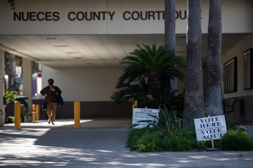 A sign advertises an early voting polling location at the Nueces County Courthouse in Corpus Christi, Oct. 20, 2021.