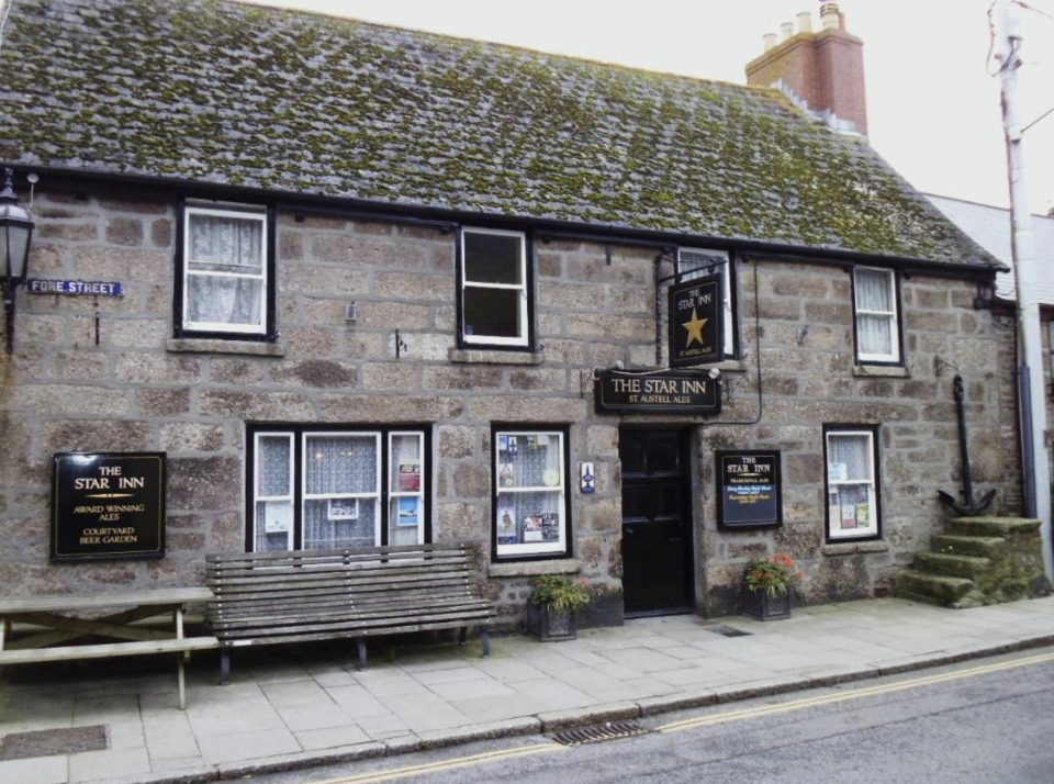 The Star Inn implemented the bizarre method to keep people from crowding around the bar after the lockdown in the UK eased. Source:  Trip Advisor