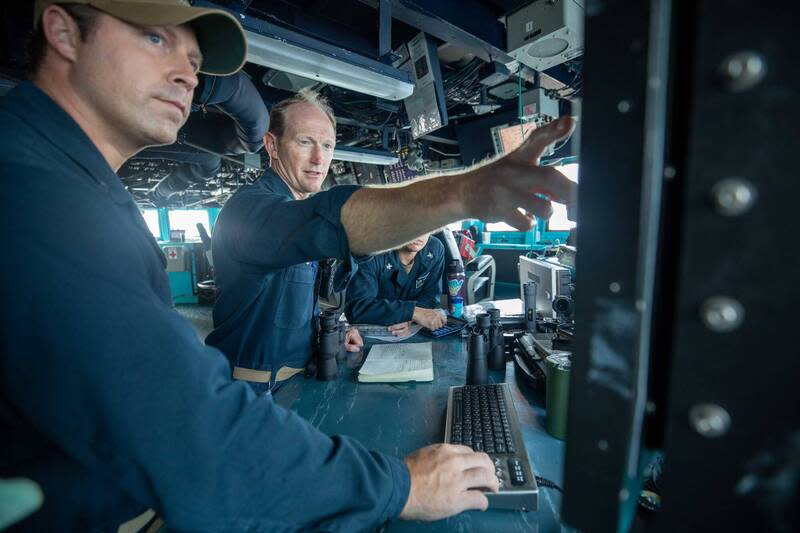 美國海軍第七艦隊伯克級驅逐艦「鍾雲號」和加拿大哈利法克斯級巡防艦「蒙特婁號」6月3日通過台灣海峽。   圖：翻攝第七艦隊官網