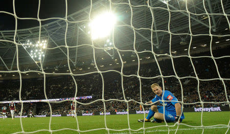 Soccer Football - Premier League - West Ham United vs Brighton & Hove Albion - London Stadium, London, Britain - October 20, 2017 Action Images via Reuters/Tony O'Brien