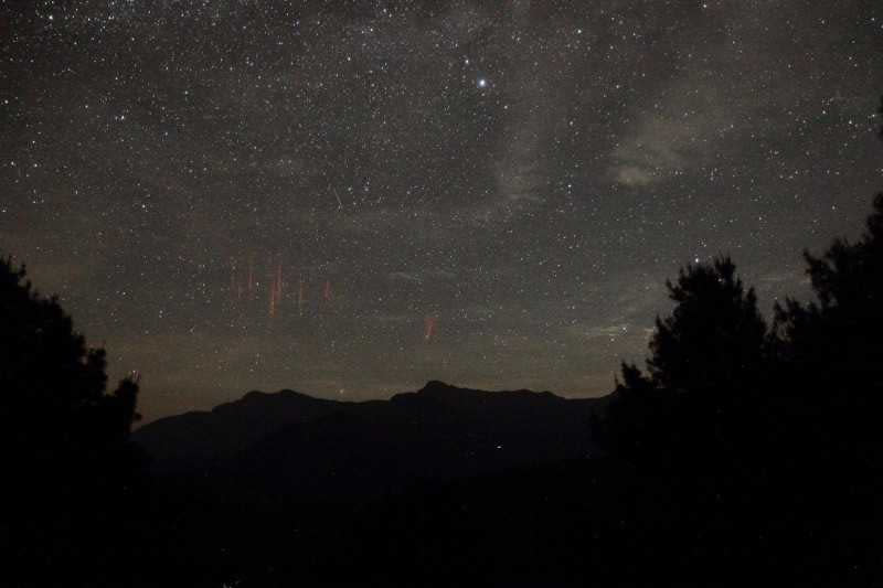 罕見的「紅色精靈」現象2019年4月28日凌晨於東部外海現蹤。（圖／鹿林天文台提供）