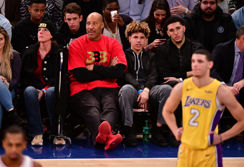 NEW YORK, NY - DECEMBER 12:  Tina Ball, LaVar Ball, LaMelo Ball, LiAngelo Ball and Lonzo Ball attend the Los Angeles Lakers Vs New York Knicks game at Madison Square Garden on December 12, 2017 in New York City.  (Photo by James Devaney/Getty Images)