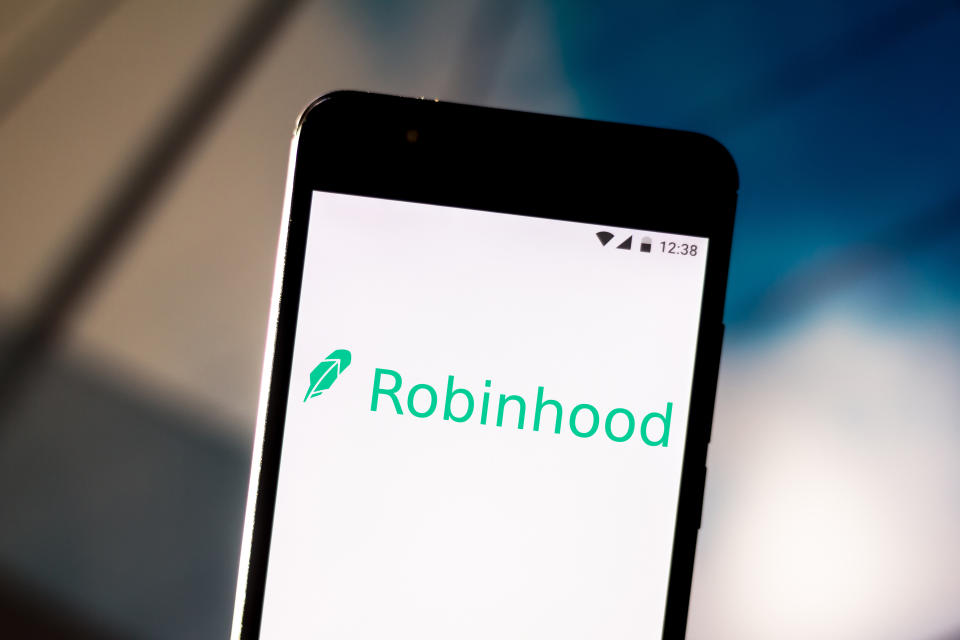 BRAZIL - 2019/07/22: In this photo illustration a Robinhood Markets logo seen displayed on a smartphone. (Photo Illustration by Rafael Henrique/SOPA Images/LightRocket via Getty Images)