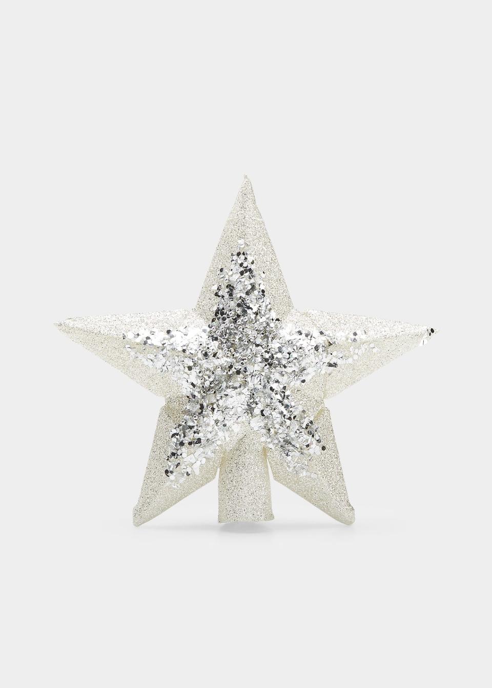 <p><a href="https://go.redirectingat.com?id=74968X1596630&url=https%3A%2F%2Fwww.bergdorfgoodman.com%2Fp%2Fbergdorf-goodman-silver-glitter-christmas-tree-topper-prod159640648&sref=https%3A%2F%2Fwww.townandcountrymag.com%2Fleisure%2Fg42145590%2Fbest-christmas-tree-topper-ideas%2F" rel="nofollow noopener" target="_blank" data-ylk="slk:Shop Now;elm:context_link;itc:0;sec:content-canvas" class="link ">Shop Now</a></p><p>Silver Glitter Christmas Tree Topper</p><p>bergdorfgoodman.com</p><p>$60.00</p>