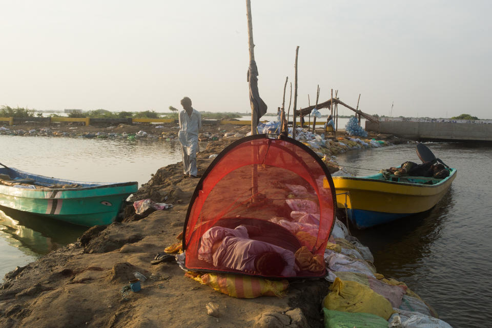 A resident of Jhuddo sleeping on a temporary embankment to keep the city from further flooding, Sept. 9.<span class="copyright">Hassaan Gondal for TIME</span>