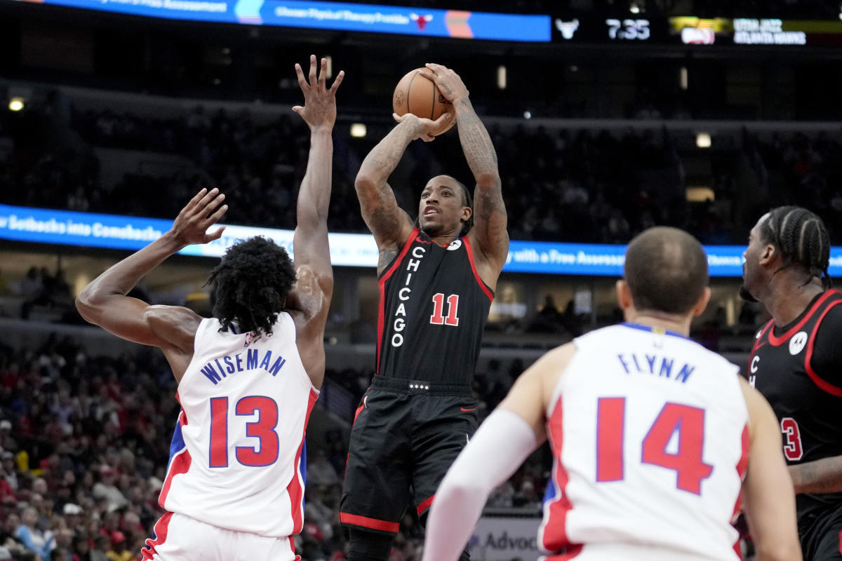 Thompson twins react to first NBA meeting as Rockets rout Pistons - Yahoo  Sports