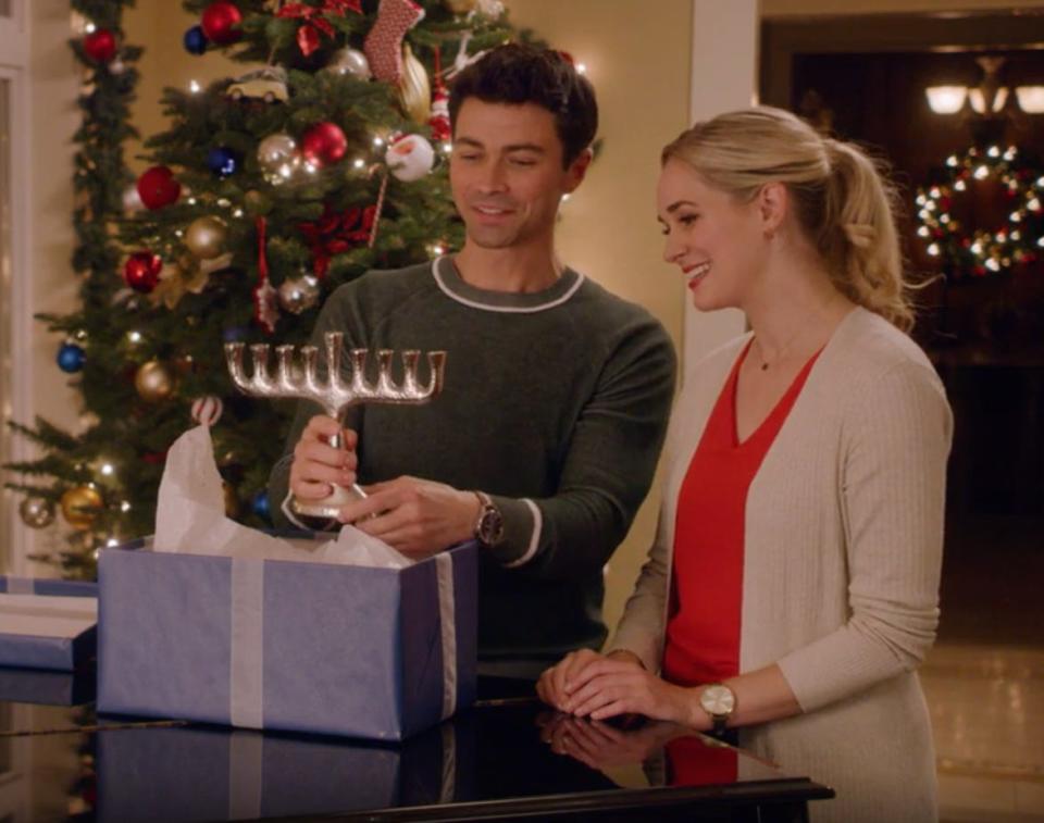 A scene from Hallmark's "Holiday Date" starring Brittany Bristow and Matt Cohen.