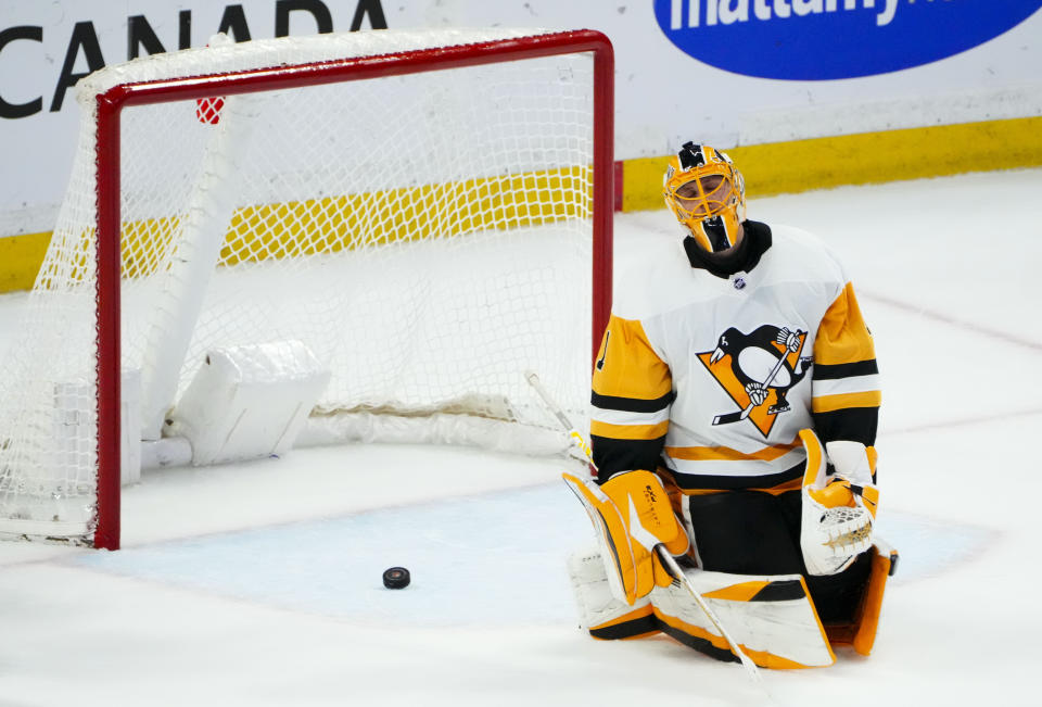 Pittsburgh Penguins goaltender Casey DeSmith reacts after giving up an overtime goal to the Ottawa Senators in an NHL hockey game Wednesday, Jan. 18, 2023, in Ottawa, Ontario. (Sean Kilpatrick/The Canadian Press via AP)