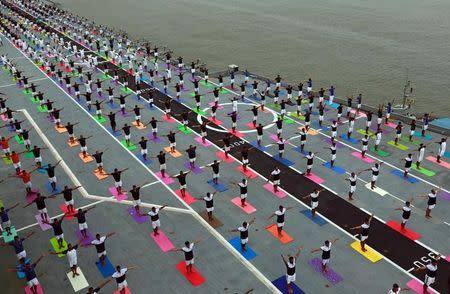 Members of Indian Navy perform yoga on the flight deck of INS Viraat, an Indian Navy's decommissioned aircraft carrier during International Yoga Day in Mumbai, June 21, 2017. REUTERS/Danish Siddiqui