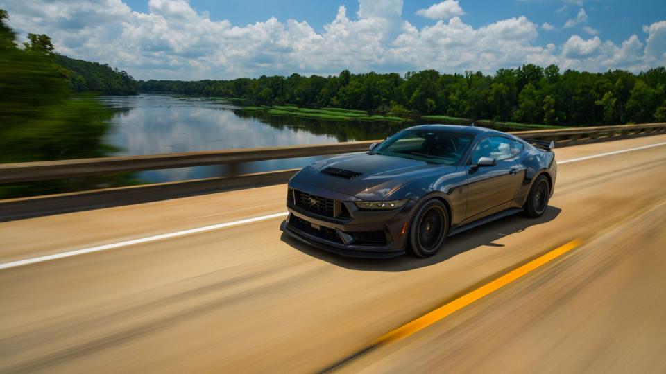 2024 ford mustang dark horse