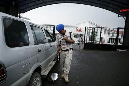 A security guard checks a car before entering the National Counter-Terrorism Agency building in Bogor, January 5, 2016. REUTERS/Beawiharta