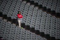 Wrigley Filed beer vendors during the game between the Chicago White Chicago Cubs and the Cincinnati Reds Saturday, May 25, 2019, in Chicago. (Photo/Nuccio DiNuzzo)