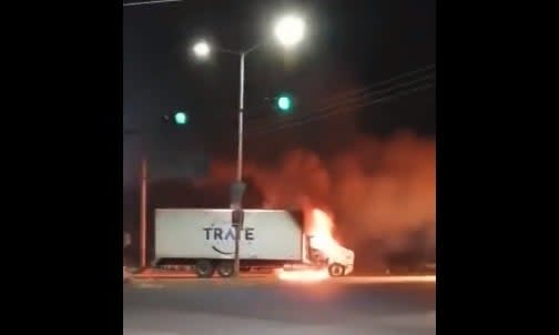 Registra Culiacán balaceras, bloqueos y quema de autos; autoridades de Sinaloa piden a población no salir de casa