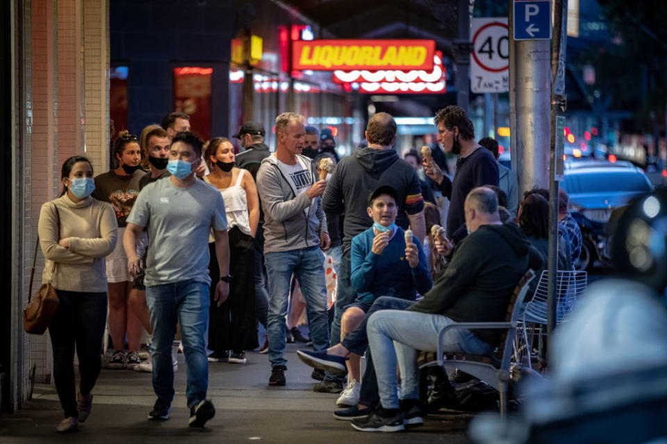 Photo shows crowds of people, some wearing masks and some not, on an Aussie street Source: Getty Images