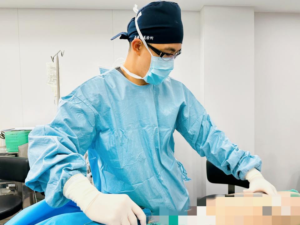 抽脂體雕手術，圖片由晶華醫美診所提供。