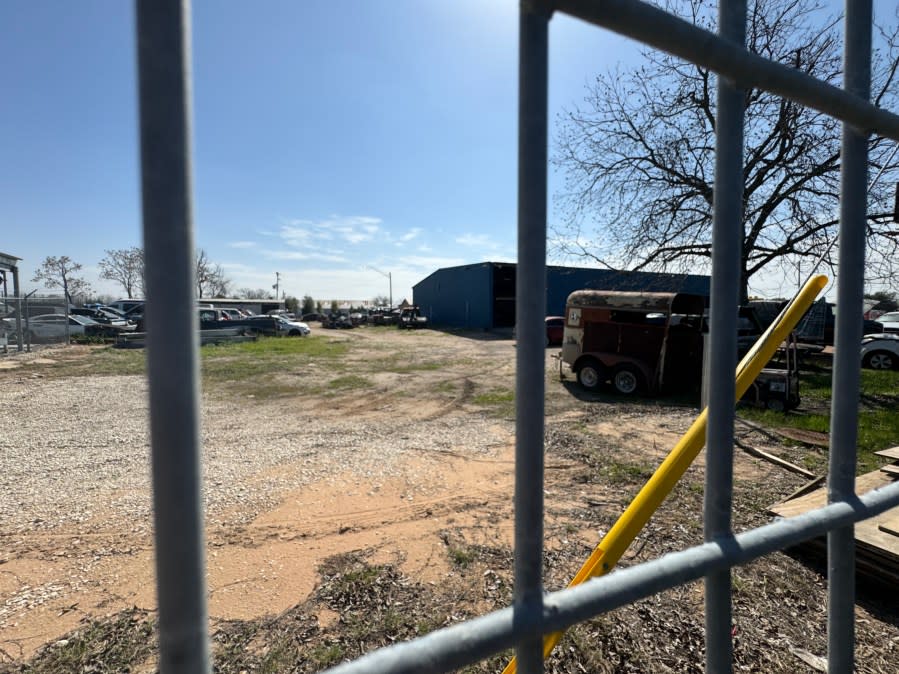 The site of an alleged “organized criminal enterprise” involved in paper tag, inspection fraud, according to court records. (KXAN Photo/Matt Grant)