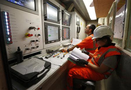 Engineers work in the tunnel boring machine creating the Crossrail tunnel being built from Paddington towards Farringdon under central London March 13, 2013. REUTERS/Andrew Winning