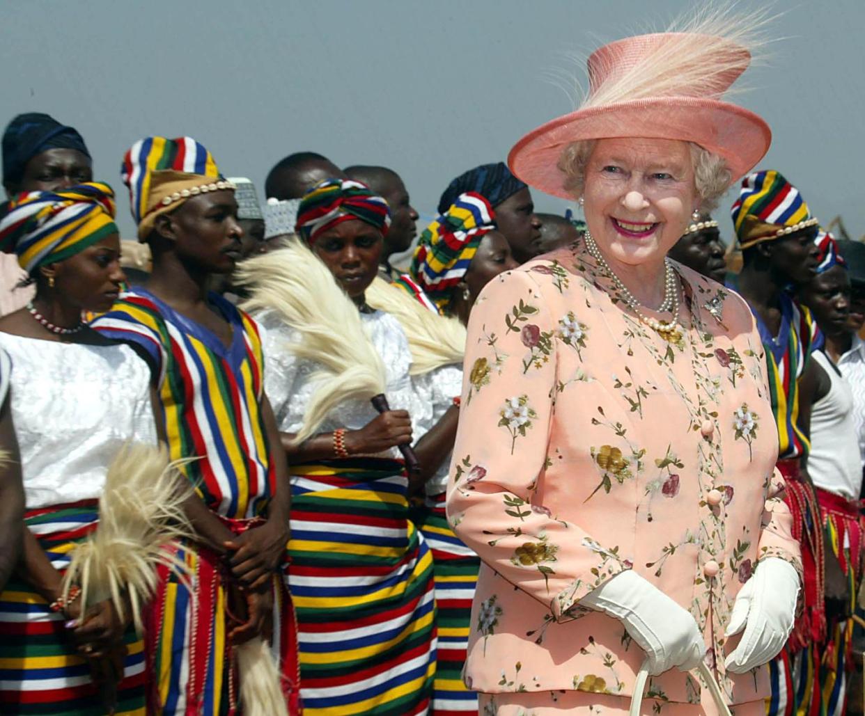 queen elizabeth ii tours 04 december 200