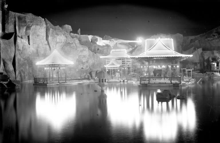 El Lago Mayor del Parque Japonés y la Isla de las Geishas