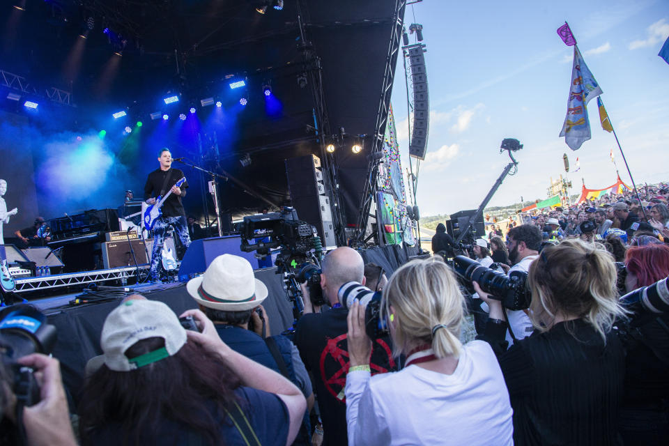 Jack White se presenta en el Festival de Glastonbury en Worthy Farm, Somerset, Inglaterra, el domingo 26 de junio de 2022. (Foto de Joel C Ryan/Invision/AP)