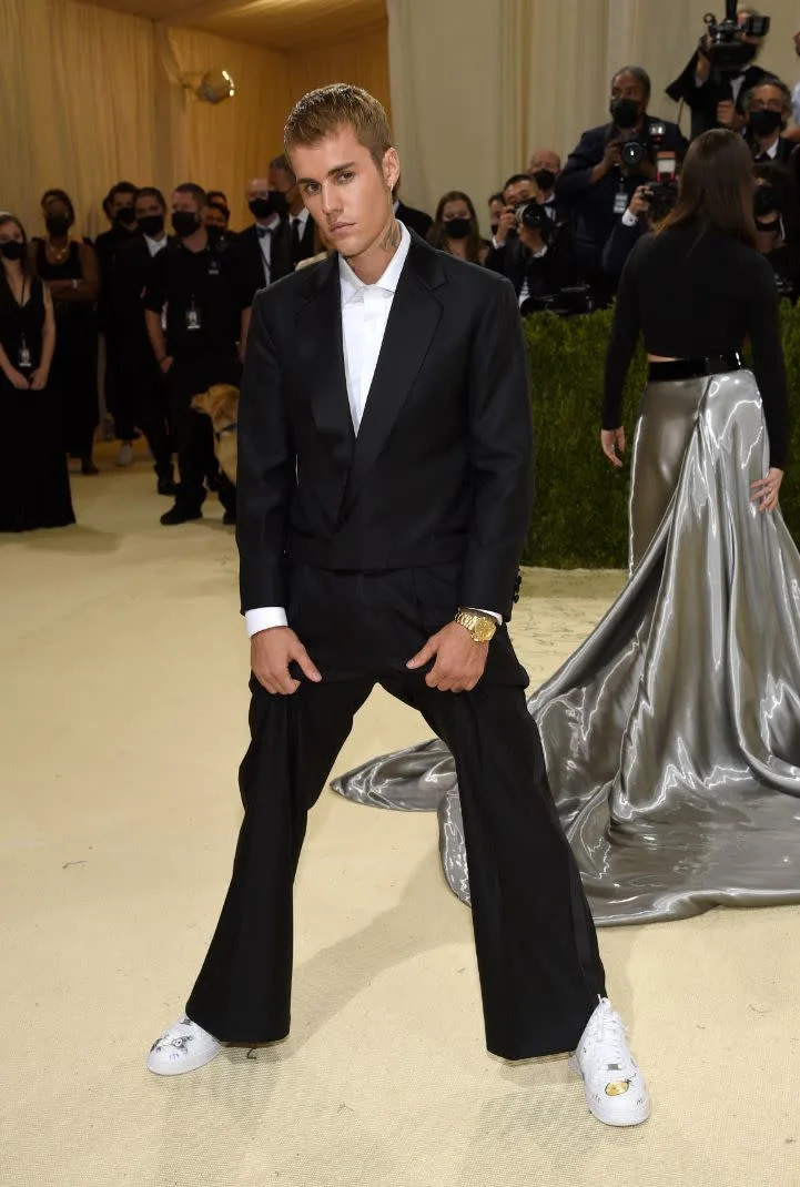 Justin Bieber attends the Metropolitan Museum of Art#x002019;s Costume Institute benefit gala celebrating the opening of the #x00201c; in America: a Lexicon of Fashion#x00201d; exhibition on Monday, Sept. 13, 2021, New Yorkissa. - Luotto: AP