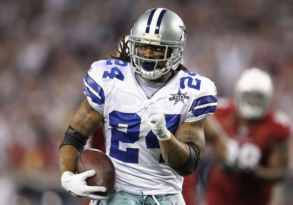 GLENDALE, AZ - DECEMBER 25: Runningback Marion Barber #24 of the Dallas Cowboys rushes the football during the NFL game against the Arizona Cardinals at the University of Phoenix Stadium on December 25, 2010 in Glendale, Arizona. The Cardinals defeated the Cowboys 27-26. (Photo by Christian Petersen/Getty Images)