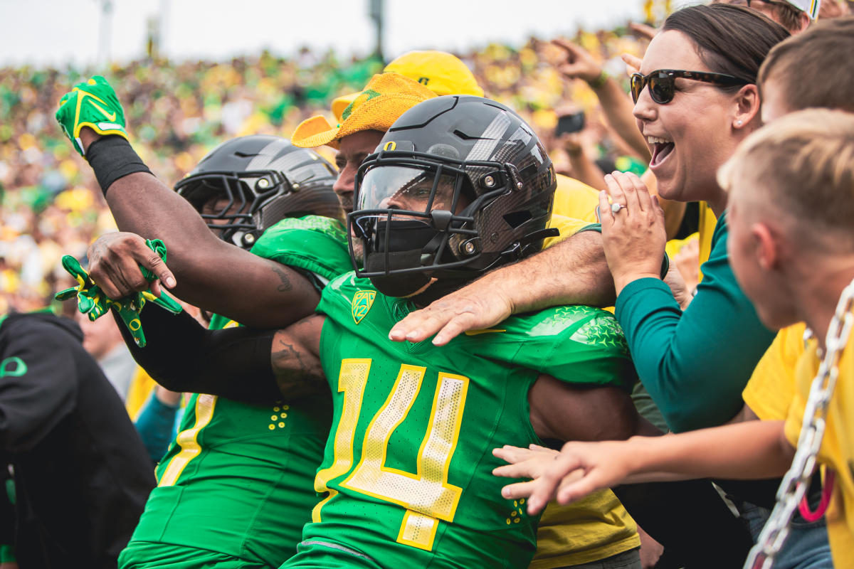 Nike's Oregon uniforms for national title game include no green - ESPN