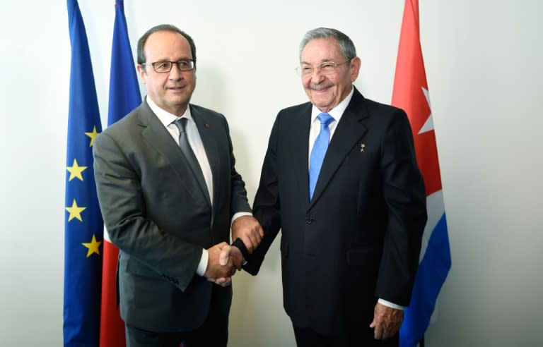 French president Francois Hollande meets with his cuban counterpart Raul Castro, as part of the 70th UN assembly, on September 28, in New York